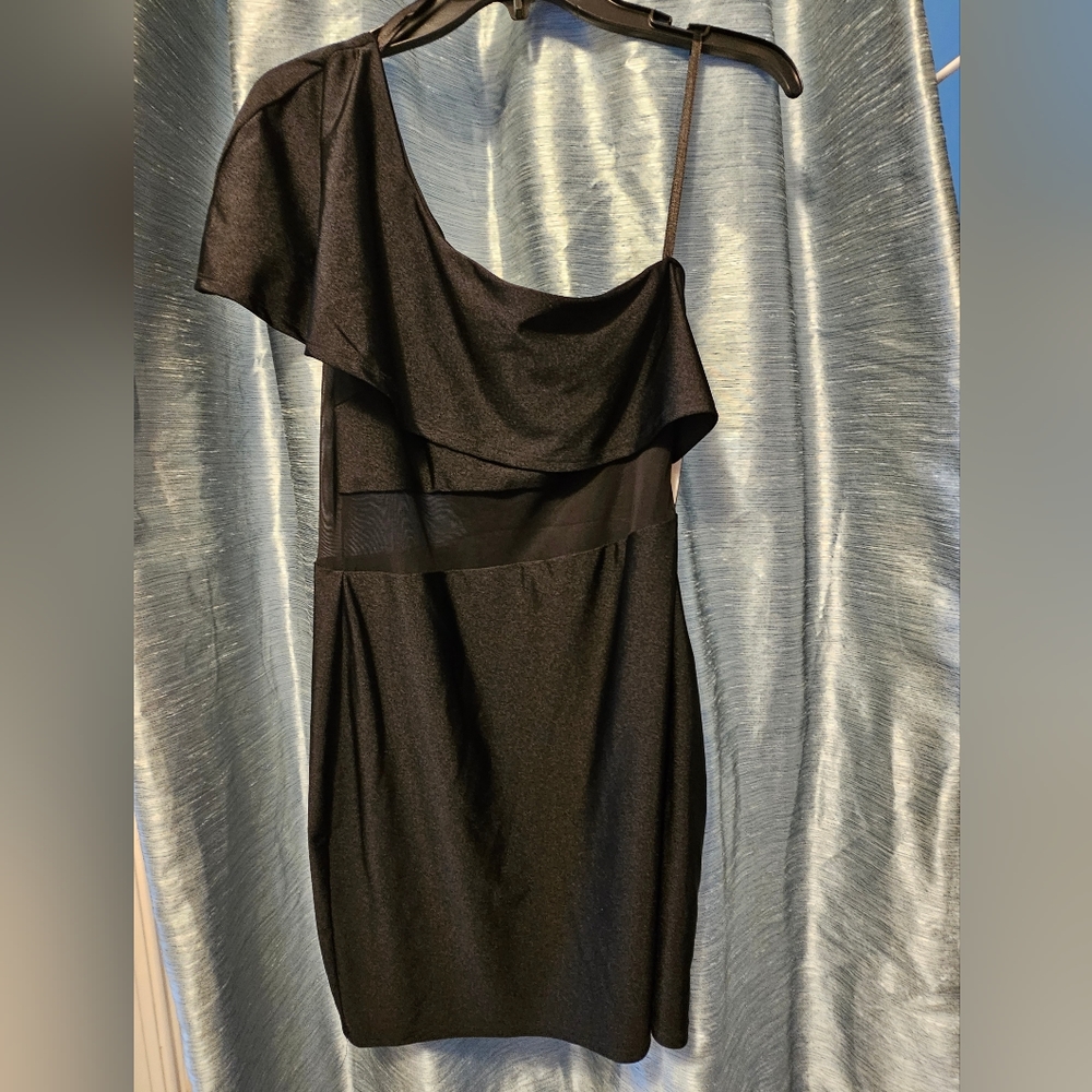 City Vibe Size 9 one shoulder little black dress